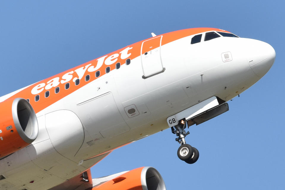 Passagiere einer Easyjet-Maschine erlebten am Freitag einen wahren Irrflug. (Bild: Symbolbild PASCAL PAVANI/AFP/Getty Images)