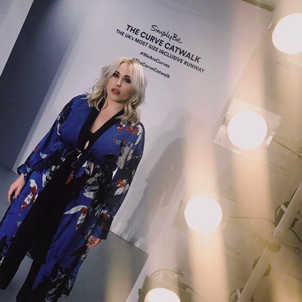 <p>En plus de sa carrière devant les caméras, Hayley Hasselhoff poursuit avec succès une carrière de mannequin grandes tailles. En 2017, elle a ainsi foulé le podium du “Curve Catwalk”.<br>Crédit : Instagram </p>