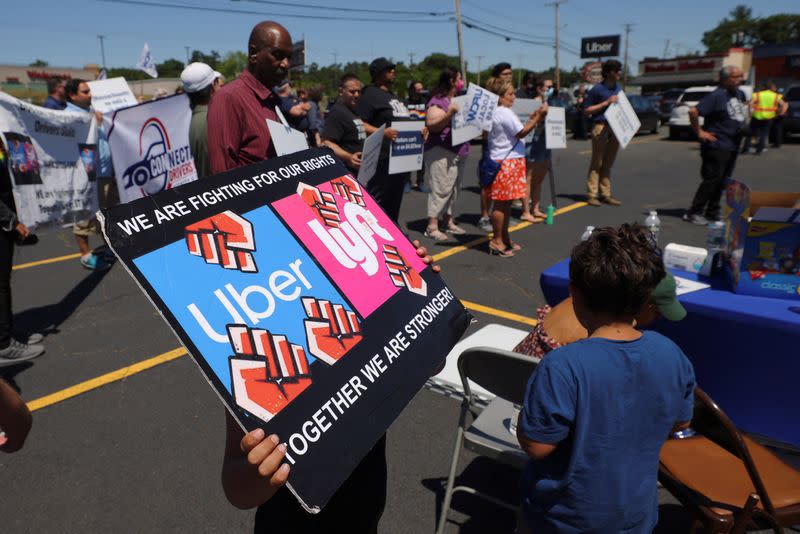 Drivers protest Uber's elimination of fuel surcharges in Saugus