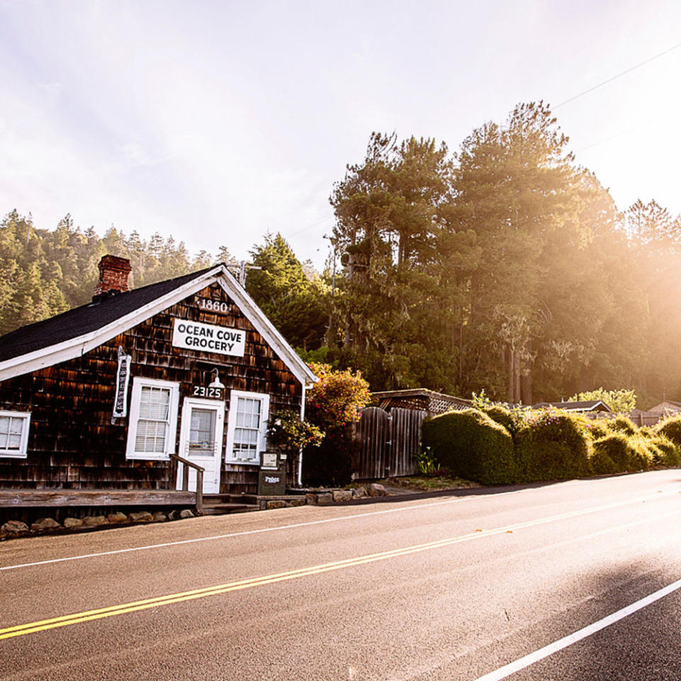 Drive. Dine. Walk. Gawk. Find joy. Explore 735 gorgeous miles of the iconic road with these essential stops along the way.