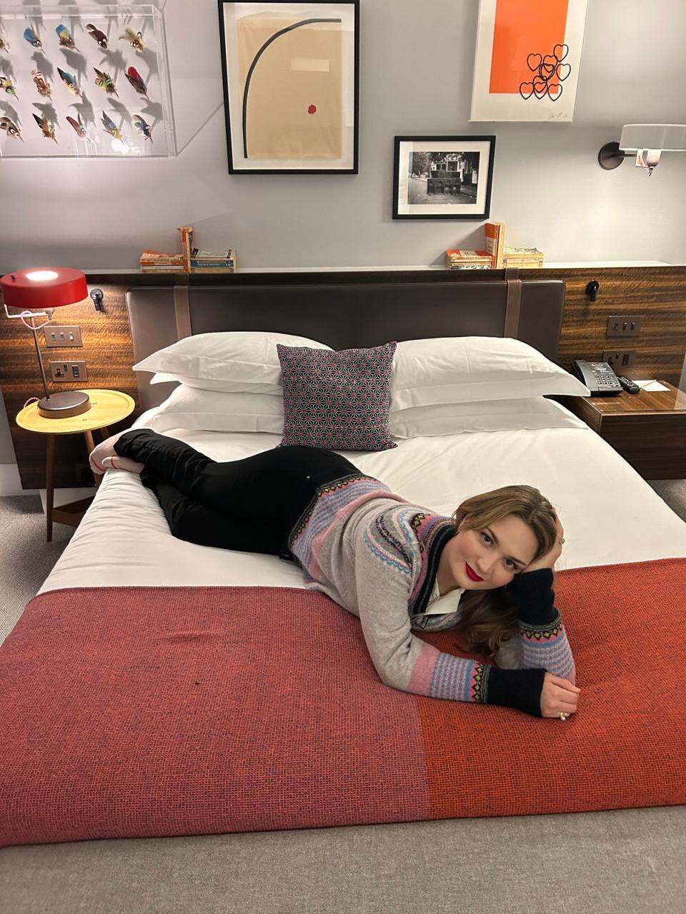 Η Madeleine Spencer δοκιμάζει το πακέτο ύπνου στο Laslett (Madeleine Spencer)
