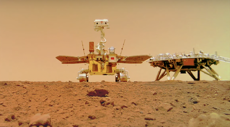 The Zhurong rover with its lander (right).
