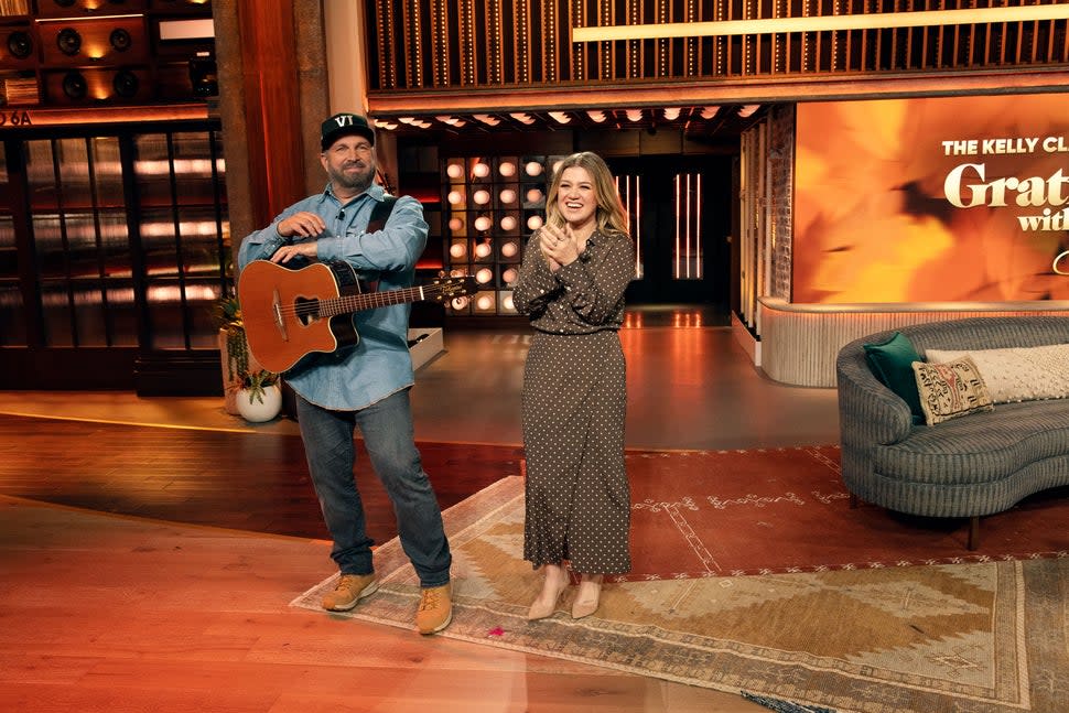 Garth Brooks and Kelly Clarkson