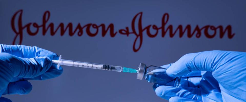 A health worker prepares to administer a shot of the American vaccine Johnson and Johnson.