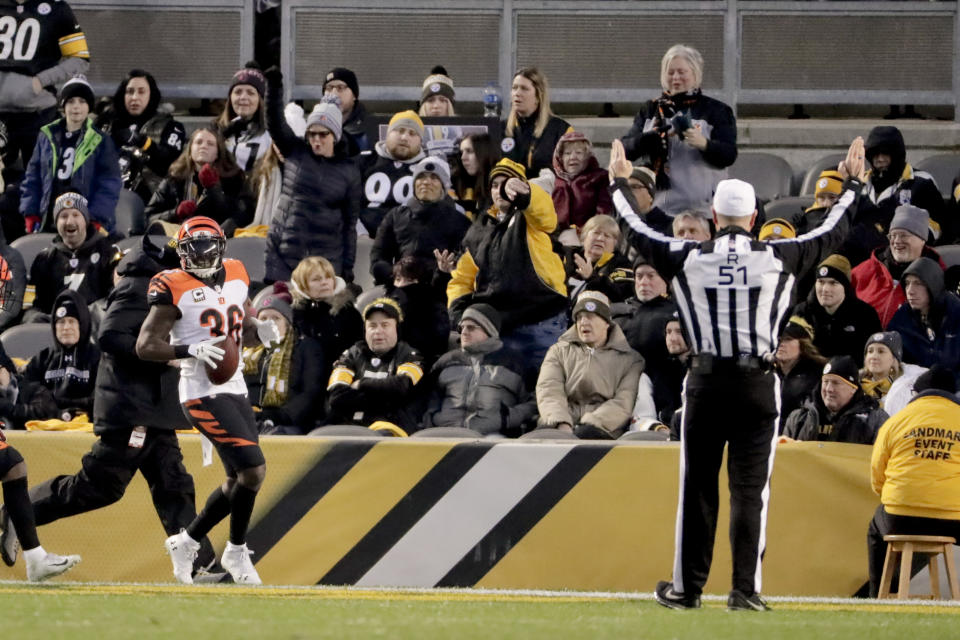 Cincinnati Bengals strong safety Shawn Williams (36) takes an interception of a pass by Pittsburgh Steelers quarterback Ben Roethlisberger (7) to the end zone for a touchdown in the second quarter of an NFL football game, Sunday, Dec. 30, 2018, in Pittsburgh. (AP Photo/Gene J. Puskar)