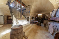 En la bodega hay almacenados vinos añejos producidos en la propiedad (Engel Volkers).