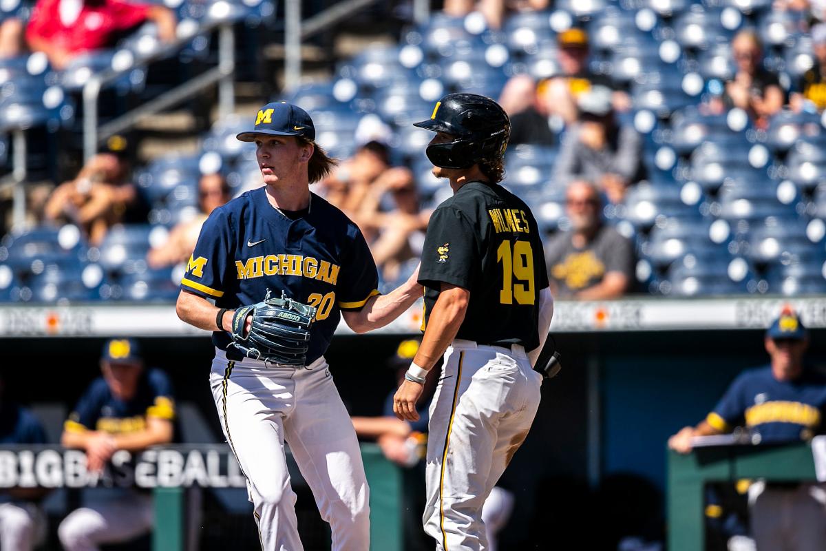 Iowa baseball's Sam Hojnar enters NCAA transfer portal