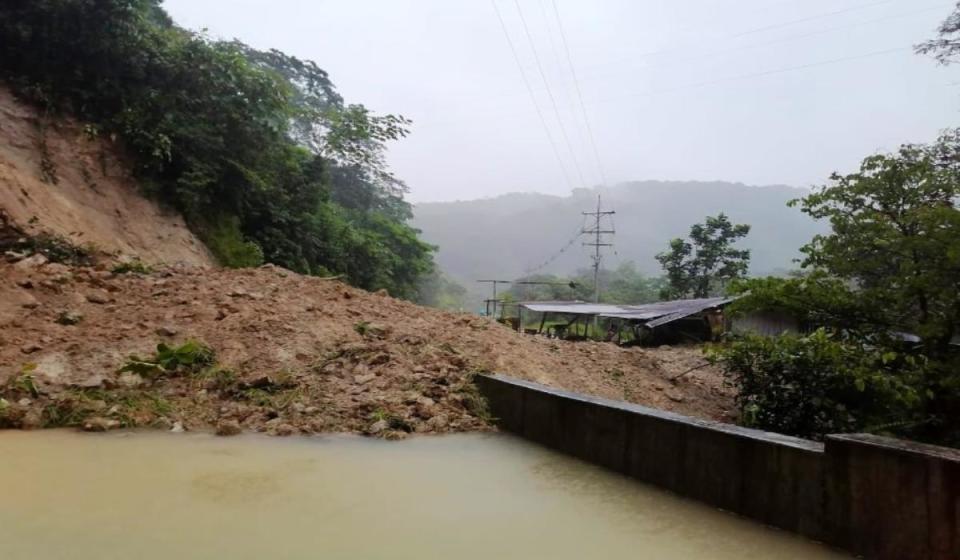 Deslizamiento deja cerca de 40 muertos. Foto: MinTransporte.