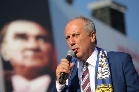 Muharrem Ince, presidential candidate of Turkey's main opposition Republican People's Party (CHP), addresses his supporters during an election rally in Ankara, Turkey June 22, 2018. REUTERS/Stoyan Nenov