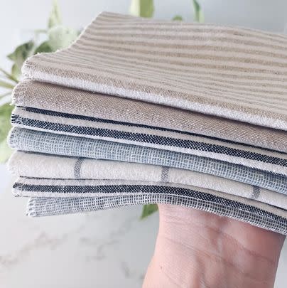This set of seven chic linen paperless towels