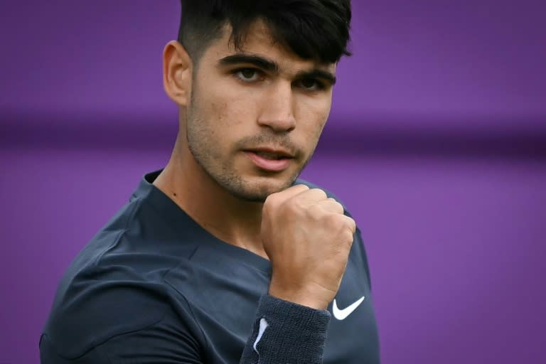 Carlos Alcaraz durante su partido contra el argentino Francisco Cerúndolo, en primera ronda del torneo de Queen's, en Londres, el 18 de junio de 2024 (Ben Stansall)