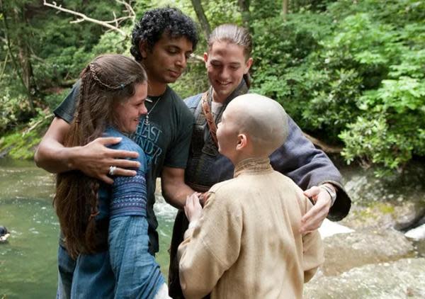 M. Night Shyamalan durante el rodaje de El Último Maestro del Aire (Imagen: IndieWire)