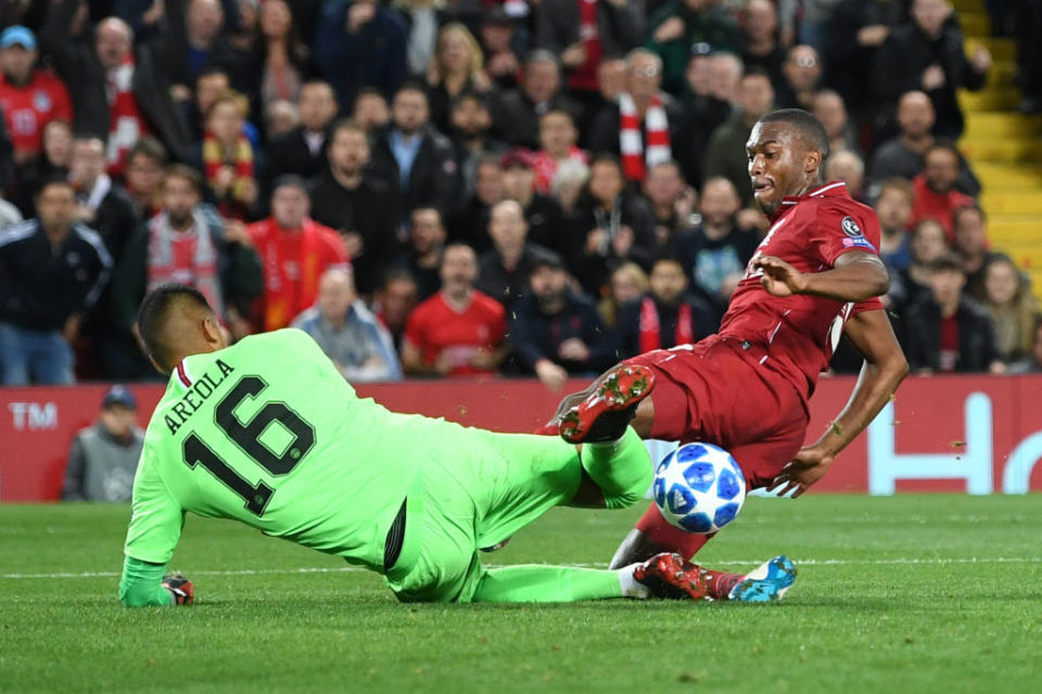 <p>But de Liverpool ? Oui, mais non. Il a été refusé pour une faute de Sturridge qui a mis son pied là où ça fait mal. Toujours 2-1 pour Liverpool à la 68e minute. (crédit Getty) </p>