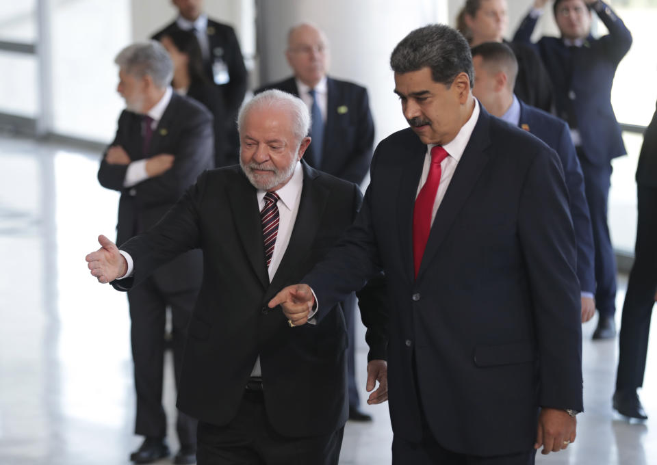 Brazilian President Luiz Inacio Lula da Silva, left, welcomes Venezuela's President Nicolas Maduro prior to their bilateral meeting at Planalto palace in Brasilia, Brazil, Monday, May 29, 2023. Maduro is in Brazil for the Union of South American Nations (UNASUR) summit that starts on Tuesday. (AP Photo/Gustavo Moreno)