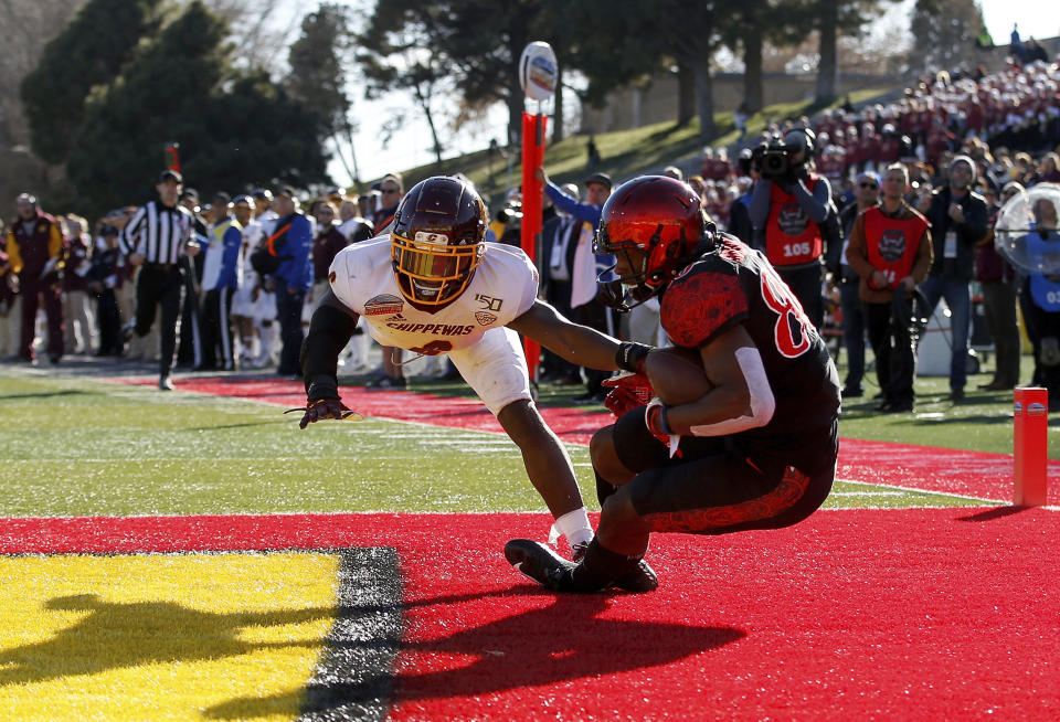 San Diego State wide receiver TJ Sullivan, right, pulls in a touchdown catch as Central Michigan defensive back Da'Quaun Jamison (6) defends during the second half of the New Mexico Bowl NCAA college football game on Saturday, Dec. 21, 2019 in Albuquerque, N.M. (AP Photo/Andres Leighton)