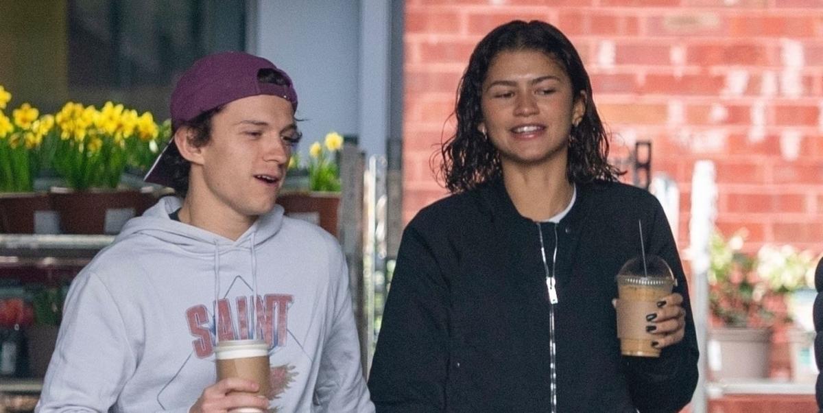 Zendaya Goes Makeup-Free With Tom Holland At Mumbai Airport – Hollywood Life