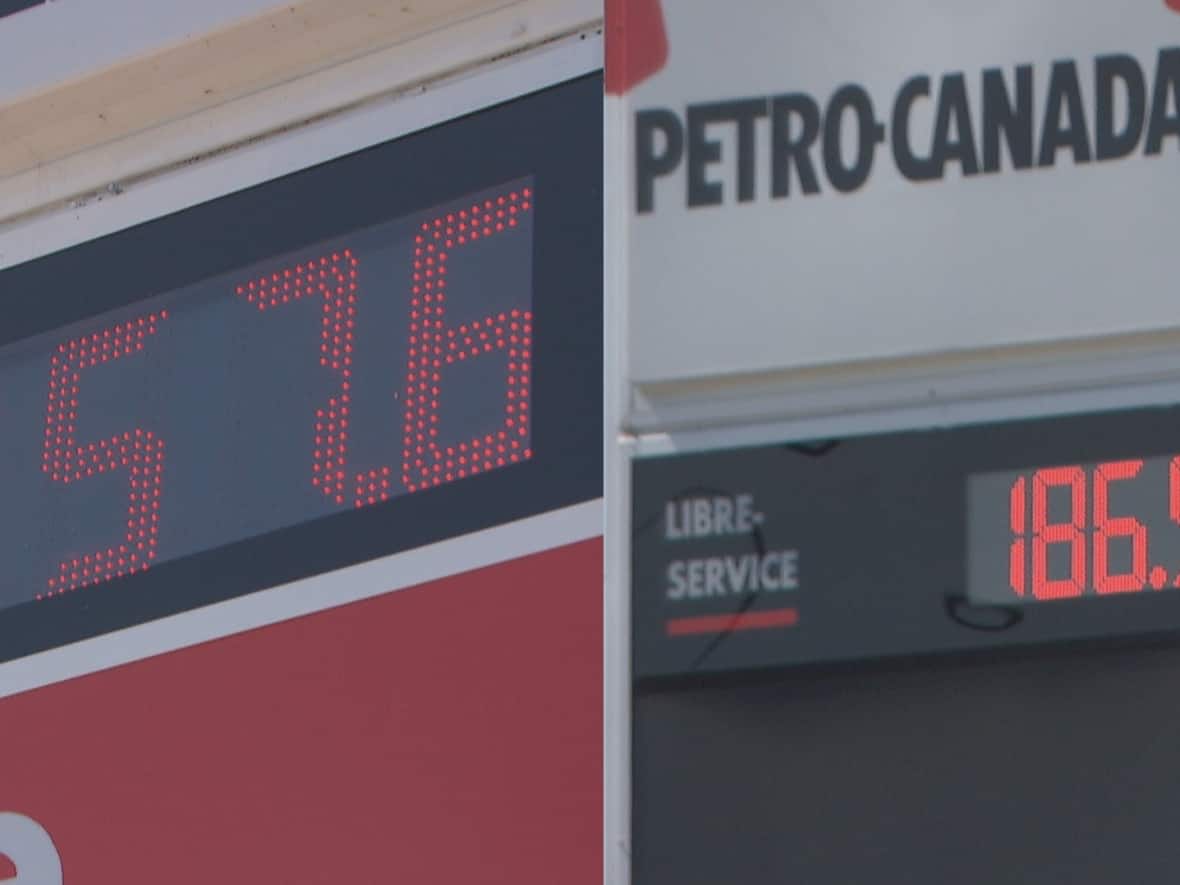 Gas prices were between 20 and 40 cents cheaper Saturday in Ottawa than in Gatineau, Que., as these two Petro-Canada signs show. (Olivier Periard/Radio-Canada - image credit)