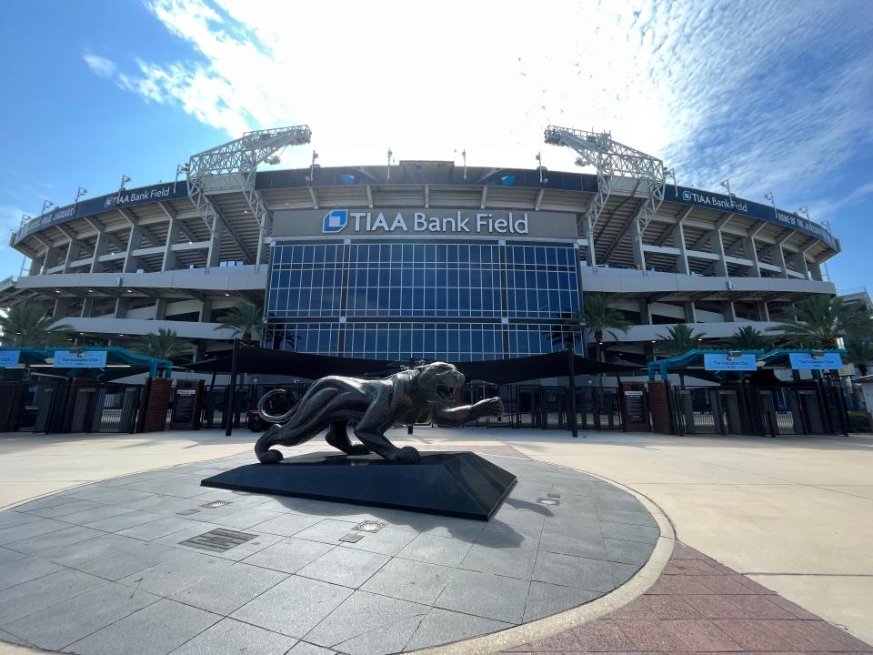 exterior shot of the jacksonville jaguars stadium in jacksonville florida