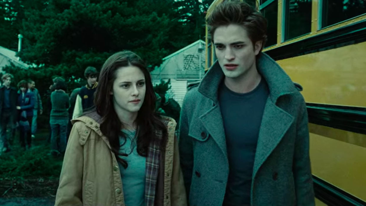  Kristen Stewart and Robert Pattinson as Bella and Edward in Twilight. 