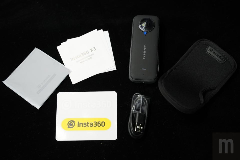 ▲原廠盒裝提供Insta360 X3本體、保護套、USB-C連接線、原廠貼紙與說明書、保固書