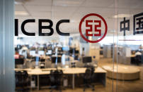 Auf Platz zehn der wertvollsten Unternehmen der Welt landet die ICBC aus China. Die Anleger sicherten der Bank im vergangenen Jahr einen Börsenwert von 213,8 Milliarden Euro. Im Vergleich zum Jahr zuvor konnte sich der Wert des Unternehmens um 38,6 Prozent steigern. Zudem konnte es einen Nettogewinn von 3,8 Milliarden Euro einfahren.