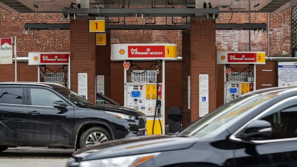 PHOTO: Vehicles refuel at a Shell gas station in Boston, March 1, 2022.  (Bloomberg via Getty Images)