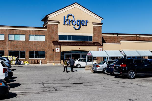 Kroger (KR) and Home Chef unveil the launch of weekly rotating meal kits, which will be available at some Kroger stores.