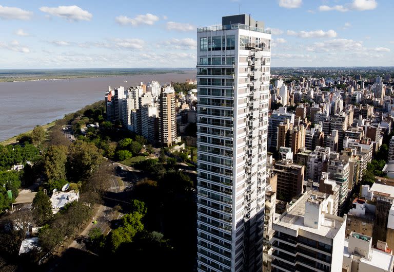 Una fiesta en el edificio Aqualina, en la costanera central de Rosario, juntó al mundo de los narcos con los grandes empresarios de la ciudad