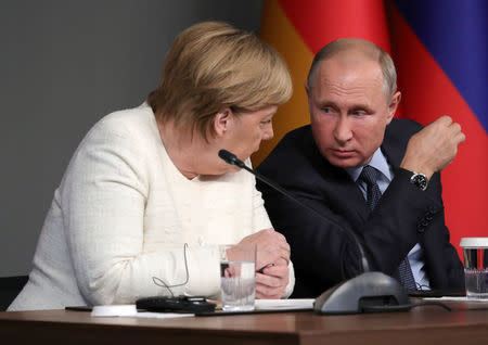 German Chancellor Angela Merkel and Russian President Vladimir Putin attend a news conference at the Syria summit in Istanbul, Turkey, October 27 2018. Sputnik/Mikhail Klimentyev/Kremlin via REUTERS