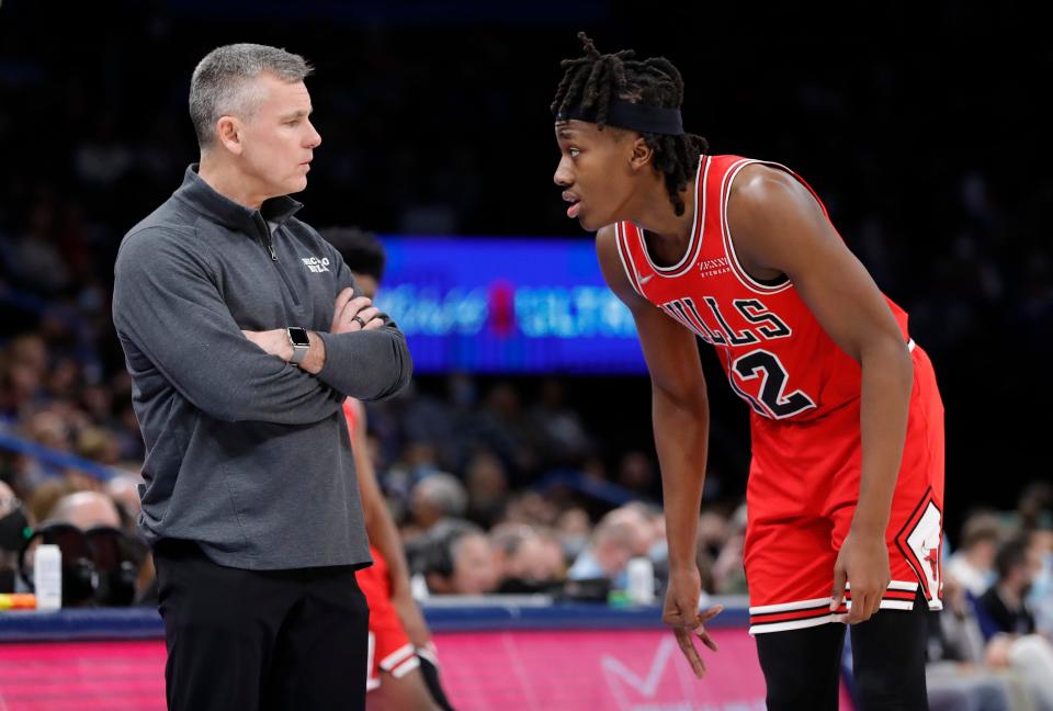 Bulls coach Billy Donovan talks to guard Ayo Dosunmu during the second half of a 111-110 win against the Thunder on Monday.