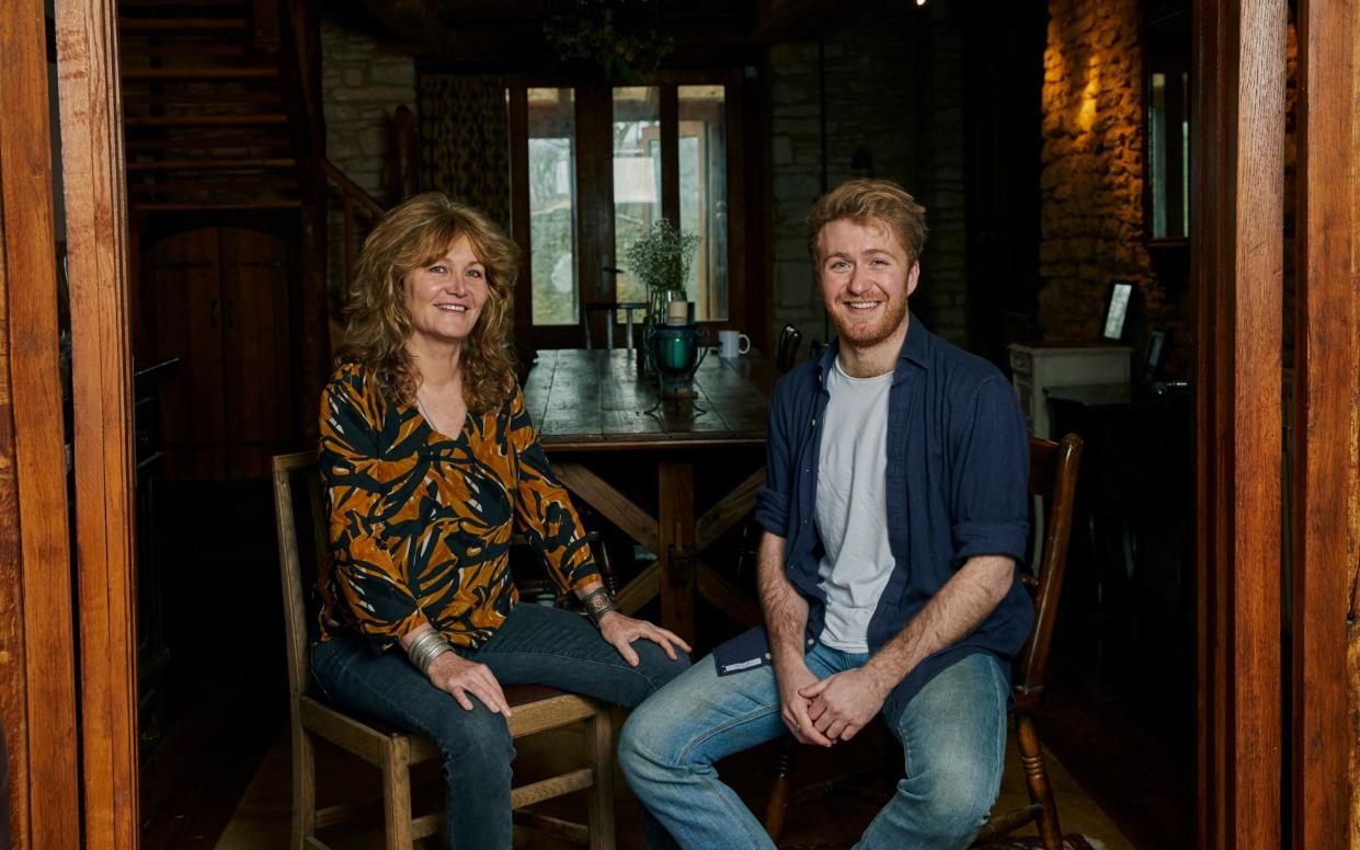 Jordan Waller with his mother Miranda, who conceived him through a sperm donor  -  Emli Bendixen