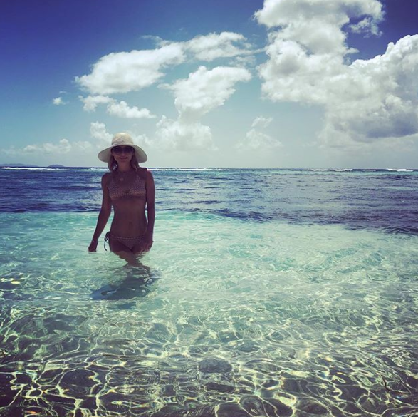 The 47-year-old host was trolled after her hubby posted a holiday snap of her. Photo: Instagram/instasuelos