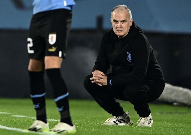 Bielsa debutó en Uruguay y derrotó a Chile en su primer partido en