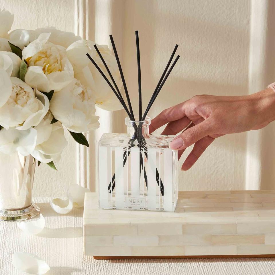 NEST Fragrances Apricot Tea Reed Diffuser 