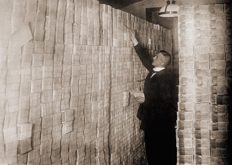 356 Milliarden Mark für ein Roggenbrot sollen im Jahr 1923, dem Jahr der Hyperinflation, in Deutschland verlangt worden sein. - Copyright: Picture Alliance 