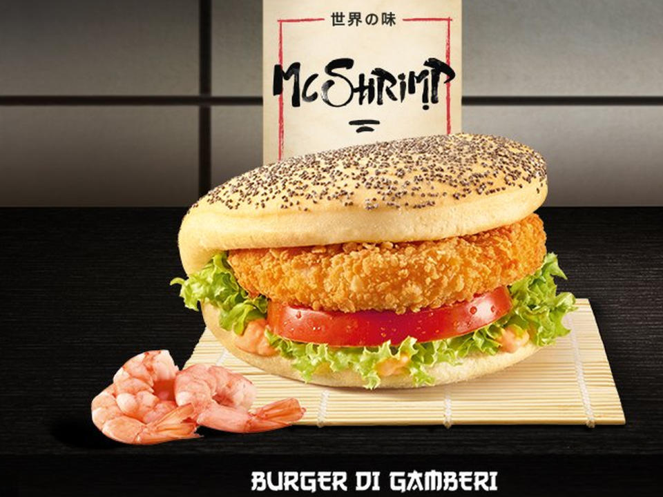 Mal etwas anderes als der Filet-o-Fish: Für kurze Zeit gab es McDonald's Ebi Filet-O in der Fast-Food-Kette. In Deutschland schaffte es der Shrimp-Burger zwar nicht auf die Speisekarte, in Singapur kann man ihn aber nach wie vor bestellen. (Bild-Copyright: burgerbusiness/Twitter)