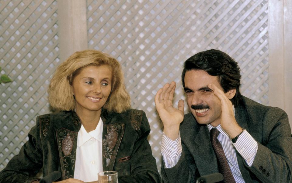 Isabel Tocino y José María Aznar en 1989.  (Photo by JMN/Cover/Getty Images)