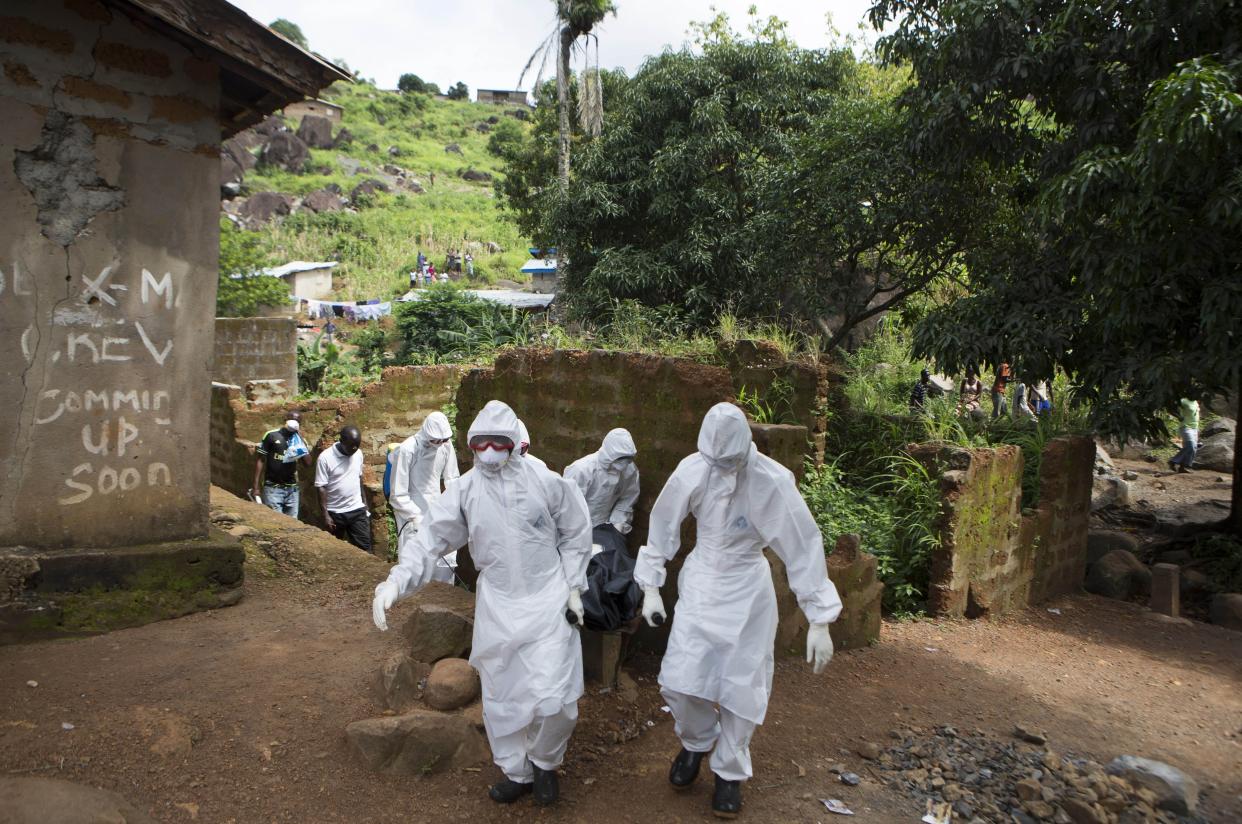 A burial team wearing protective clothing remove the body of a person suspected of having died of Ebola in Freetown, Sierra Leone, on&nbsp;Sept. 28, 2014. (Photo: Christopher Black/WHO/Reuters)