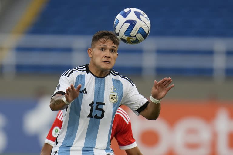 Axel Encinas fue una de las sorpresas en el equipo titular de la selección argentina, ante Perú