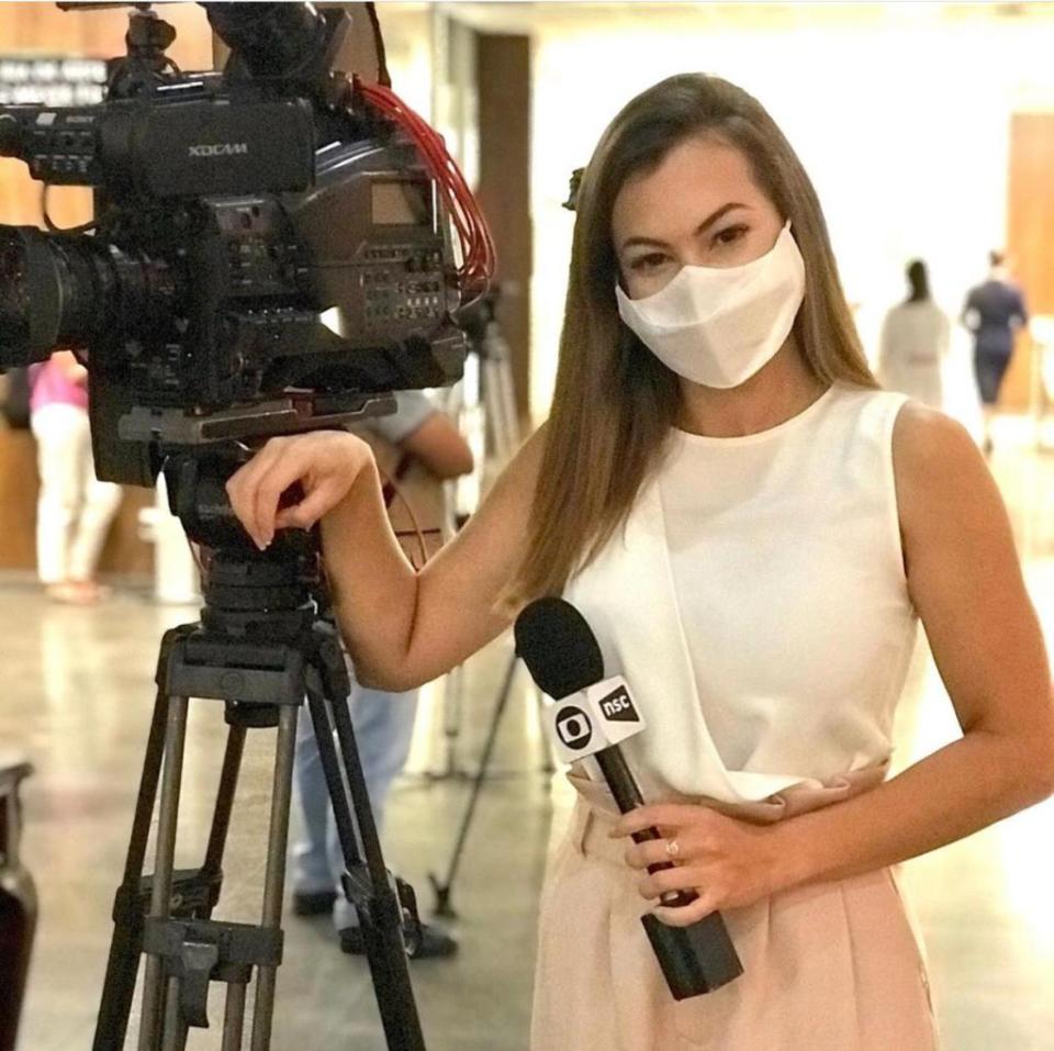 Bárbara Barbosa was covering the pandemic in Brazil when a group of men and women harassed her and her cameraman.<span class="copyright">Courtesy of Bárbara Barbosa</span>