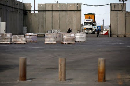 FILE PHOTO: A truck parks next to a security barrier inside the Kerem Shalom border crossing terminal between Israel and Gaza Strip January 16, 2018. REUTERS/Amir Cohen/File Photo