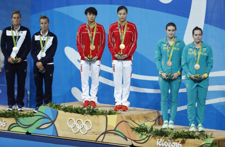 From L: Silver medallists Italy's Francesca Dallape and Tania Cagnotto, gold medallists China's Shi Tingmao and Wu Minxia, bronze medallists Australia's Maddison Keeney and Anabelle Smith pose after the women's synchronized 3m springboard final