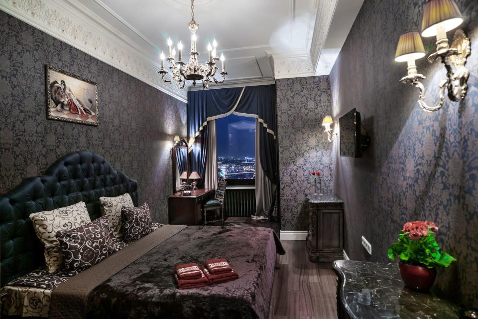 <p>This deluxe two-room apartment is located right in the heart of central Moscow. It costs $165 per night and can accommodate four guests.<br>(Airbnb) </p>