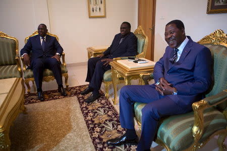 Senegalese President Macky Sall (L) and Beninois President Thomas Boni Yayi (R) pose for a picture with Burkinabe transitional President Michel Kafando (C) at the president's residence in Ouagadougou, Burkina Faso, September 19, 2015. REUTERS/Joe Penney