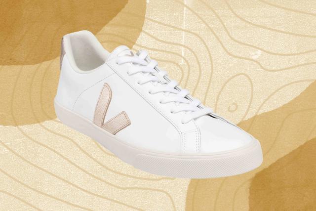 Rizo entre preposición Kate Middleton Just Wore My Go-to Comfy White Sneakers for Travel, and You  Can Get Them at Amazon