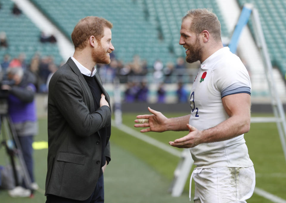 LONDON, UNITED KINGDOM - FEBRUARY 16: Prince Harry speaks to Engand rugby player James Haskell as he attends attends the England rugby team's open training session as they prepare for their next Natwest 6 Nations match, at Twickenham Stadium on February 16, 2018 in London, England. (Photo by Heathcliff O'Malley - WPA Pool/Getty Images)