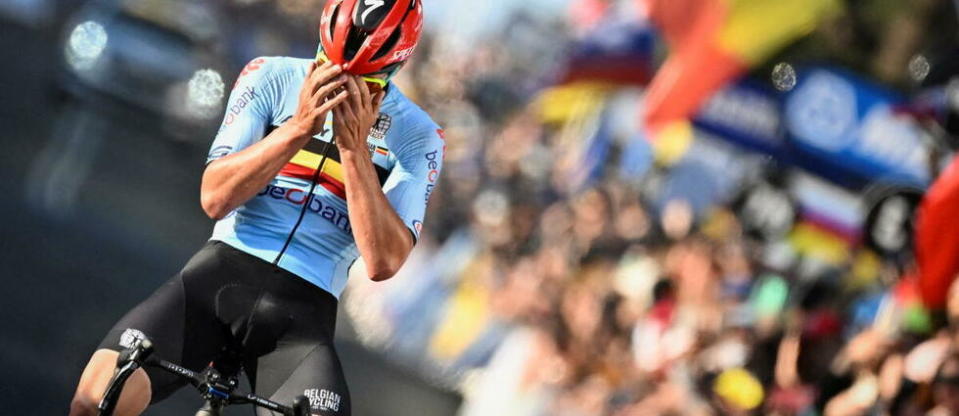 Le Belge Remco Evenepoel remporte le titre de champion du monde.  - Credit:DIRK WAEM / BELGA MAG / Belga via AFP