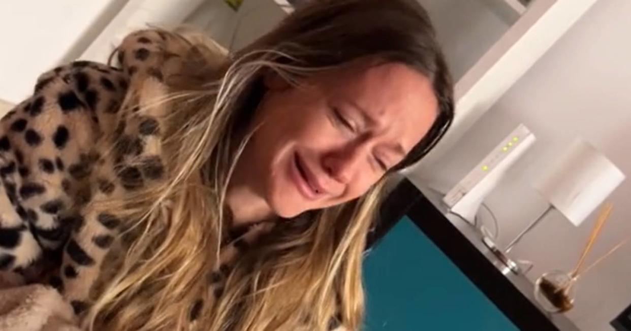 Mujer rompe en llanto porque cumplirá 35 años: “¡no sé qué hice con mi vida!”. Foto: Captura de video TikTok vía @solgaschetto