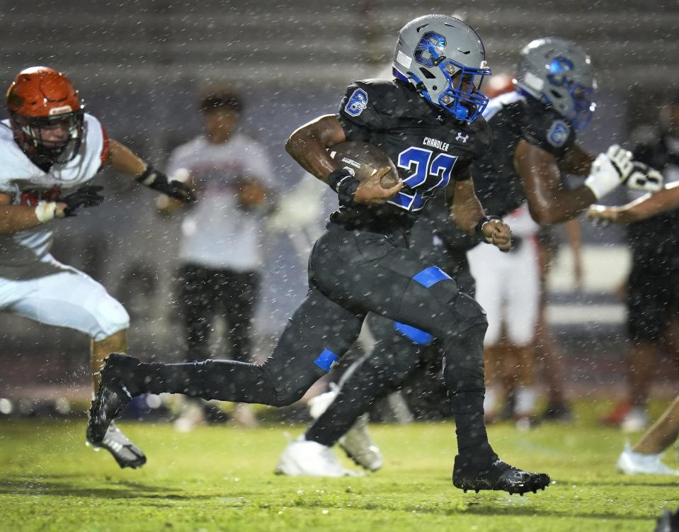 Chandler's Ca'lil Valentine runs the ball against Corona del Sol during their game at Chandler High School on Friday, Sept. 9, 2022.