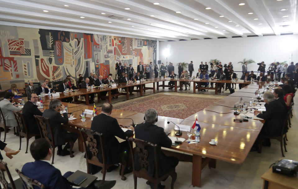 Los líderes sudamericanos asisten a la Cumbre Sudamericana en el palacio de Itamaraty en Brasilia, Brasil, el martes 30 de mayo de 2023. (AP Foto/Gustavo Moreno)